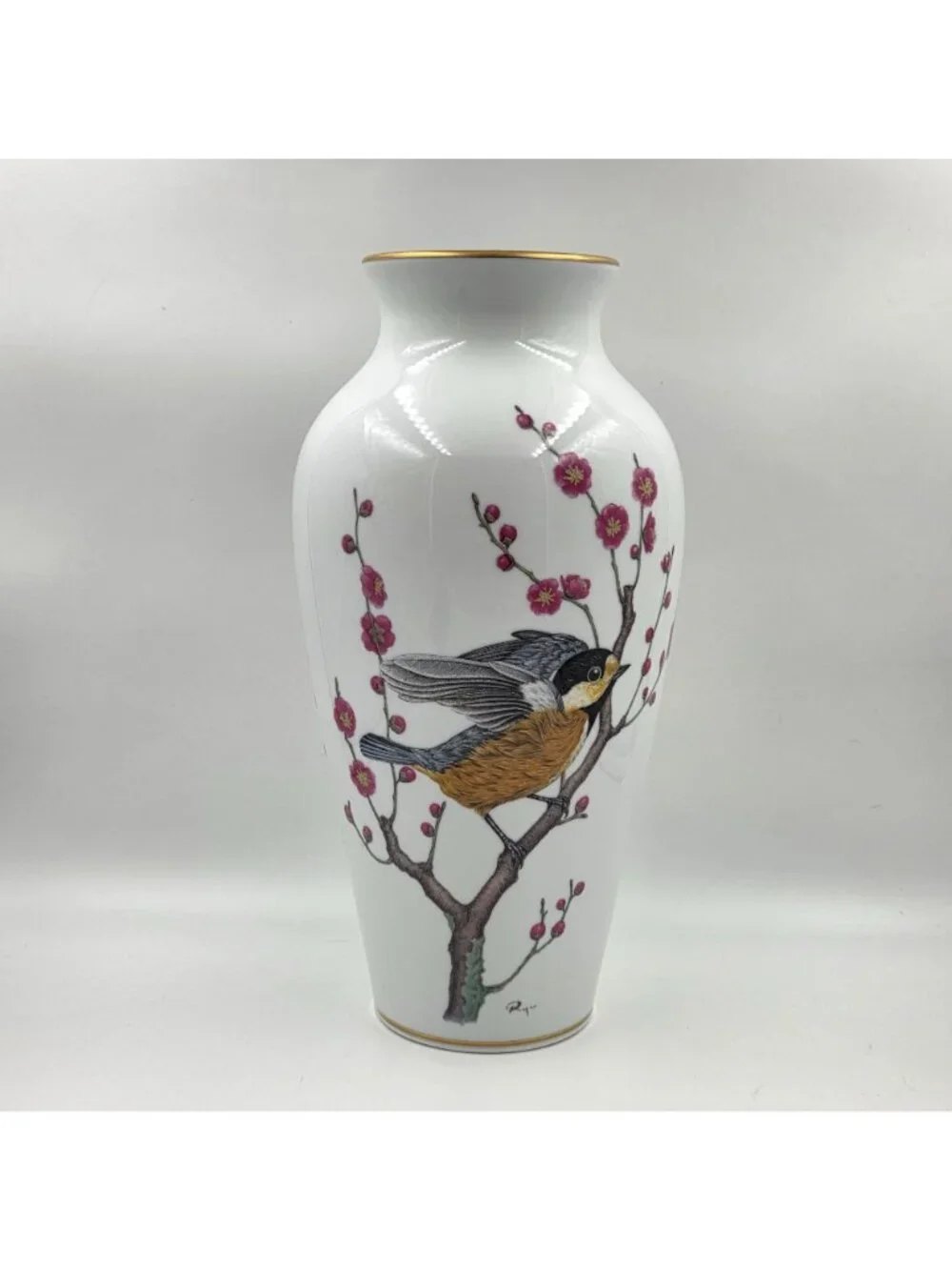 Franklin Mint Wild Birds by Ryu Heralds of Spring Chickadees Vase